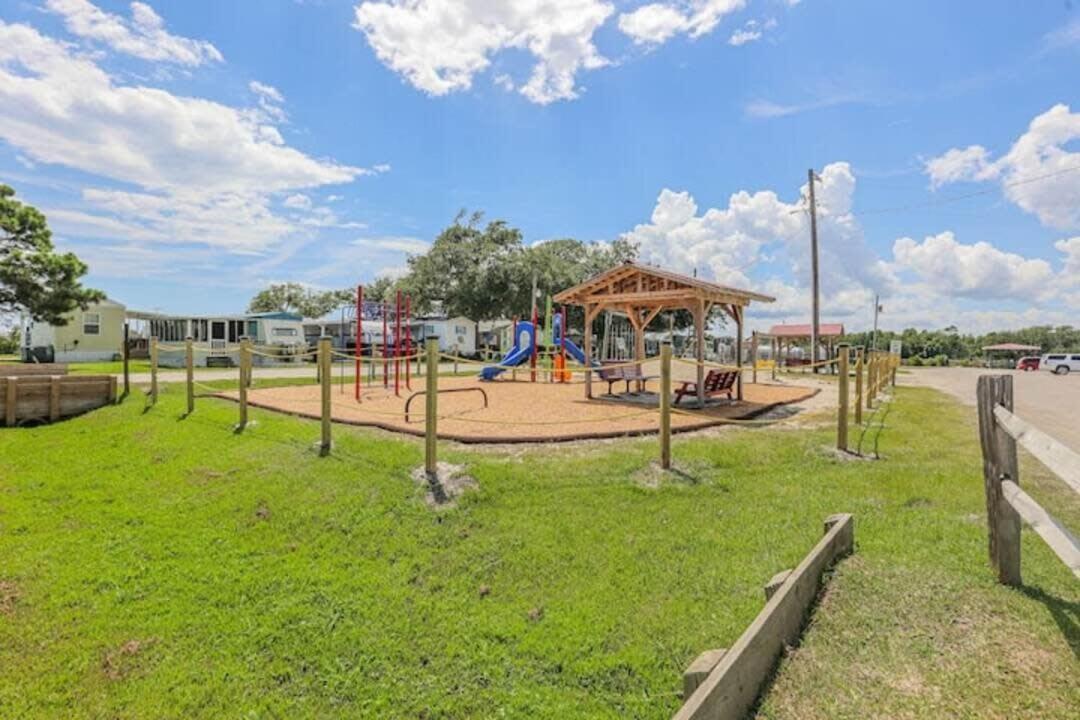 Surf City 2Br Park Home With Waterfront View And Parking Extérieur photo