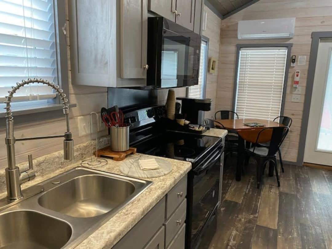 Surf City 2Br Park Home With Waterfront View And Parking Extérieur photo