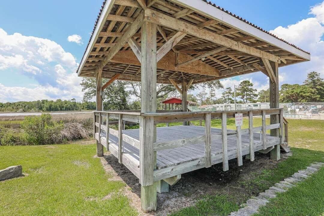 Surf City 2Br Park Home With Waterfront View And Parking Extérieur photo